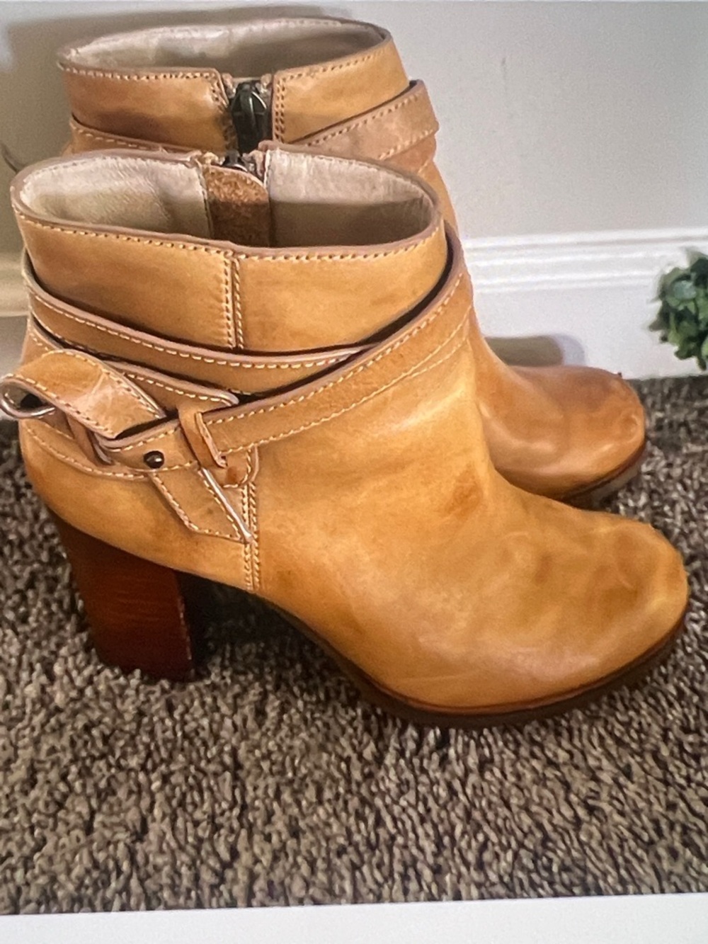 Tommy Bahama Leather Liia ankle Boots
